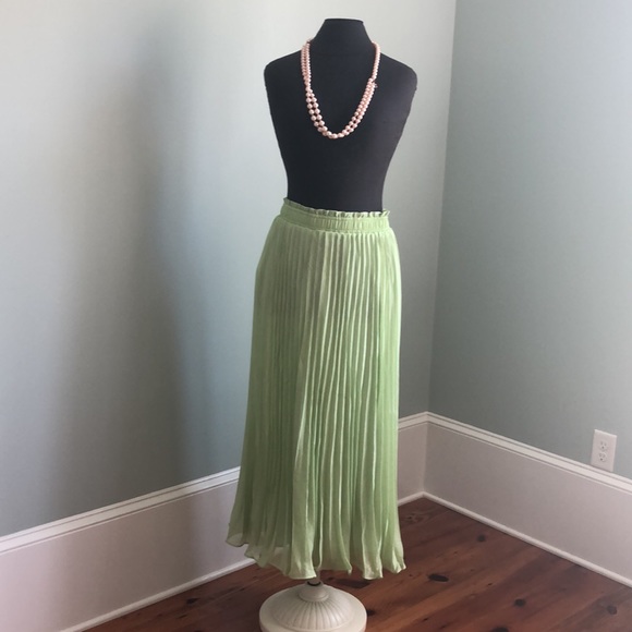 brand new pleated skirt - Picture 2 of 7